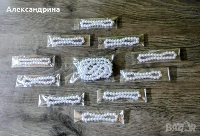Гривна с бели мъниста , снимка 2 - Гривни - 55654710