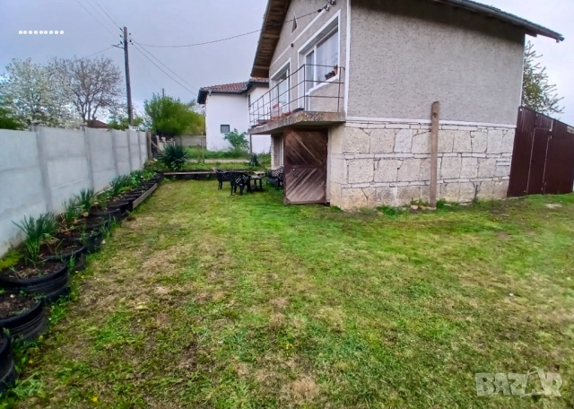 Продава се къща с двор – с. Славеево, обл. Добрич, снимка 12 - Вили - 53156909