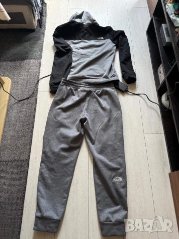 The North Face спортен екип, снимка 6 - Спортни дрехи, екипи - 54618756