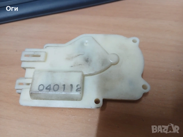 Машинка заключване заден капак за Хонда Джаз 02-08г., снимка 2 - Части - 55132462