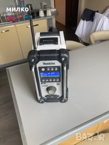 Радио MAKITA DMR-104, снимка 6 - Други инструменти - 53958895
