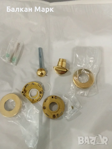 WC Обков за врата  – Месинг, Розетки и Ключалка за Баня (35-42мм)