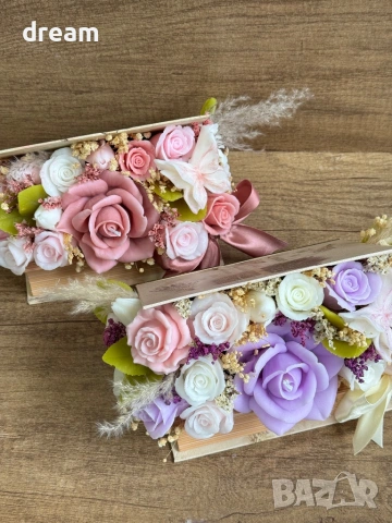 Аранжировка с цветя от соев восък, снимка 13 - Подаръци за жени - 54356096