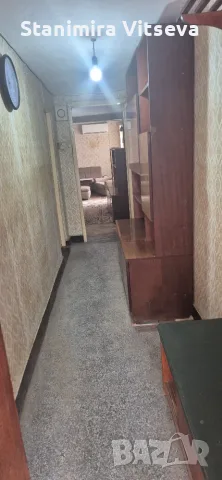Продава се долен, самостоятелен етаж от къща