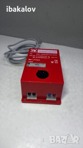 Трансформатор - преубразовател за напрежение Leybold Germany от 220v  на  3,6,9,12v, снимка 2 - Друга електроника - 53950643