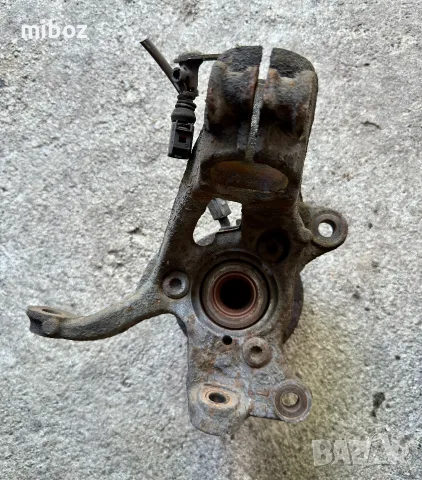 Шенкел главина преден Skoda Octavia 3, снимка 2 - Части - 55310103