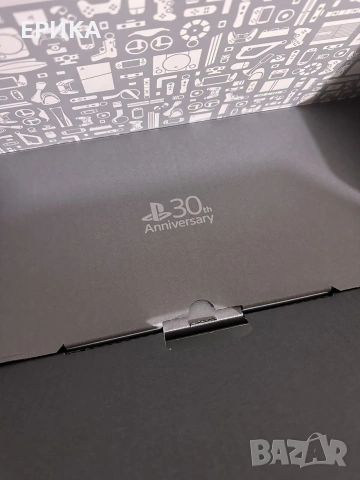 PlayStation 5 30th Anniversary Limited Edition Bundle + 2 броя лимитирани контролери и зарядна станц, снимка 4 - PlayStation конзоли - 55187372