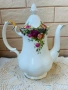 Прекрасен чайник Royal Albert от Англия , снимка 2