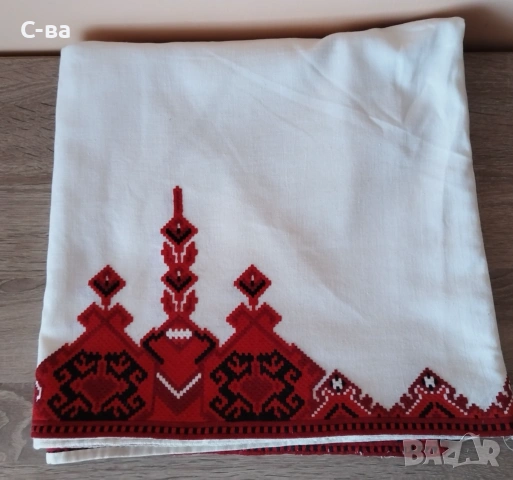 Покривка за маса, ръчно шита 
