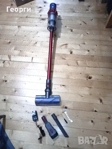Отлична прахосмукачка Dyson V10 с добра оригинална батерия и аксесоари