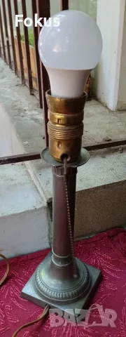 Стара антикварна нощна лампа с шнур и месингова фасунка