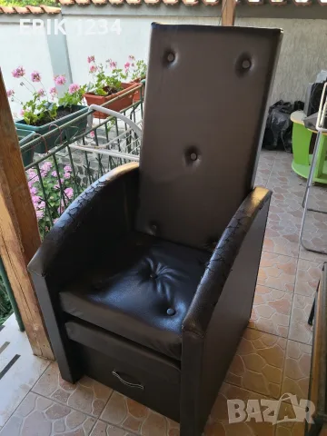Стол за педикюр 
