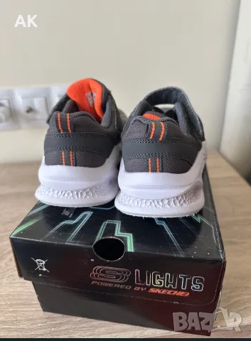 Светещи маратонки Skechers , снимка 4 - Детски маратонки - 55553107