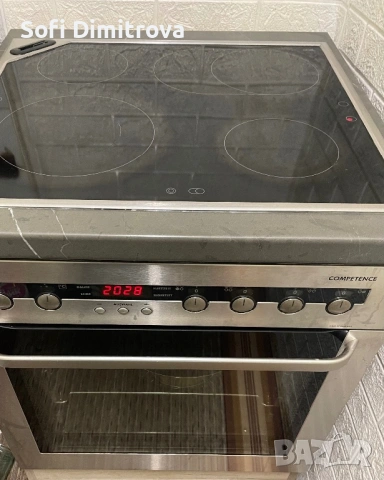 AEG фурна с котлони/готварска печка, снимка 3 - Печки, фурни - 53977436