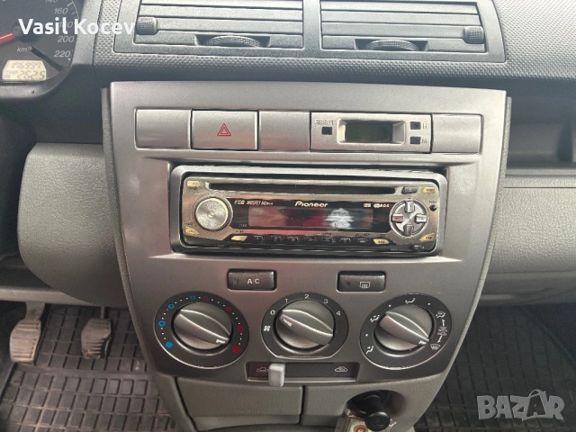 Mazda 2, снимка 7 - Автомобили и джипове - 54601471