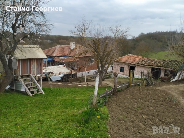 Продава къща с голям двор в село Зорница(Бургаска обл.)