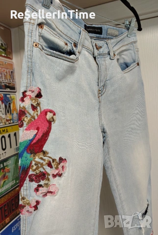 Дамски дънки Aeropostale,  с бродерии, снимка 2 - Дънки - 47123683