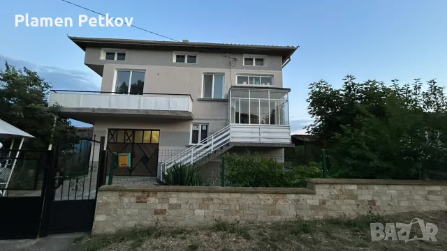 Продава се триетажна къща  с гараж 300 кв. м. в гр Бяла в съседство с гр. Обзор  , снимка 2 - Къщи - 55511188