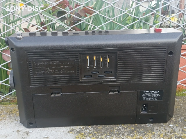 ПРОДАВАМ РЕТРО РАДИО 1984Г ( GRUNDIG-- CONCERT BOY 220A ) , снимка 3 - Радиокасетофони, транзистори - 54090098