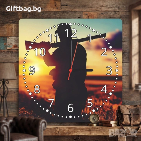 Дървен стенен часовник „Ловeц“