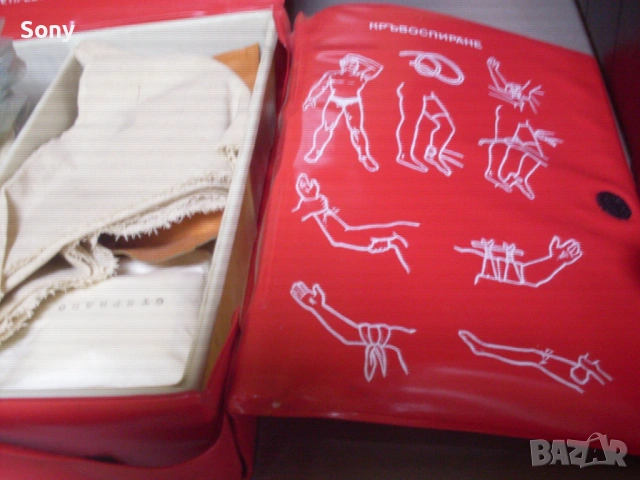 Стара авто аптечка, снимка 10 - Антикварни и старинни предмети - 54174260