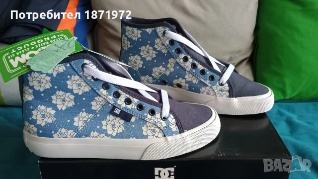 Продавам нови ,дамски кецове DC shoes , номер 38.