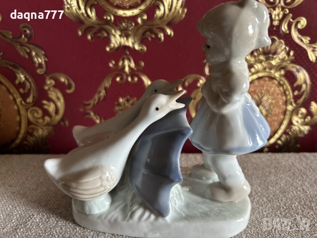 Порцеланова фигурка Germain Handgemalt Майка Гъска и Момиче с Чадър, снимка 2 - Антикварни и старинни предмети - 55062130