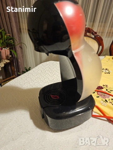 Кафе машина  Nescafe Dolce Gusto, снимка 3 - Кафемашини - 55102286