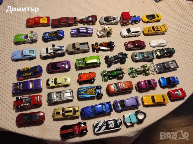 45 броя Hotwheels