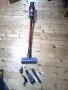 Отлична прахосмукачка Dyson V10 с добра оригинална батерия и аксесоари, снимка 1