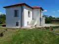 Двуетажна обновена къща с двор и допълнителна постройка в с.Цар Асен от собственик, снимка 5