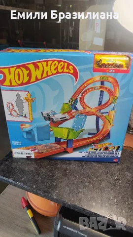 Игрален комплект Hot Wheels - Екшън писта осморка -ЧИСТО НОВА