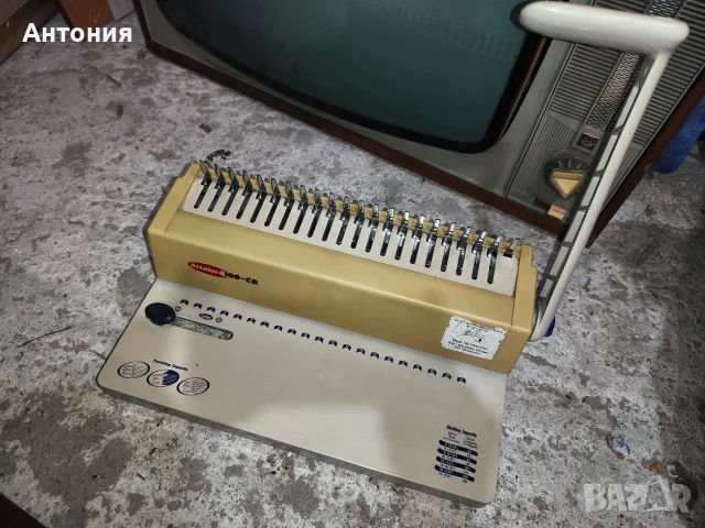 Стар  телевизор , снимка 3 - Антикварни и старинни предмети - 55316601