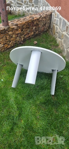 3 броя маси - дърво с метални крака