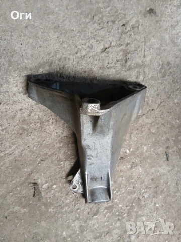 Конзола / лапа двигател за Ауди А4 и А6 , Пасат В5 4B0 199 308 L / 8D0199308L, снимка 2 - Части - 54242612