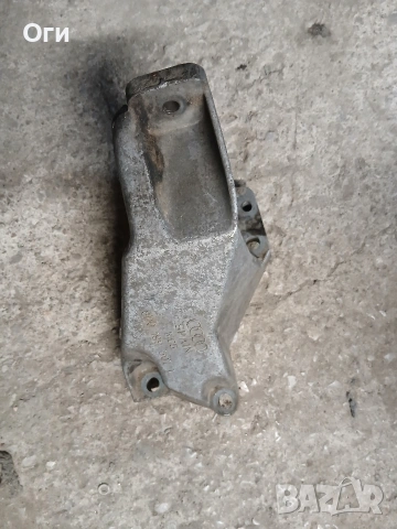 Конзола / лапа двигател за Ауди А4 и А6 , Пасат В5 4B0 199 307 L / 8D0199307L