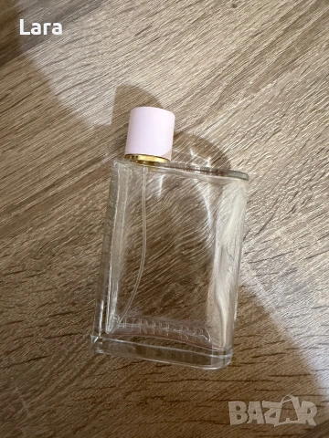 Празно шише на Burberry Her парфюм, снимка 2 - Дамски парфюми - 54784235