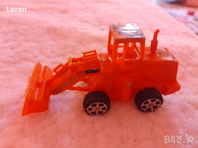 Подарявам две играчки багерче и самолетче, снимка 5 - Влакчета, самолети, хеликоптери - 54118330