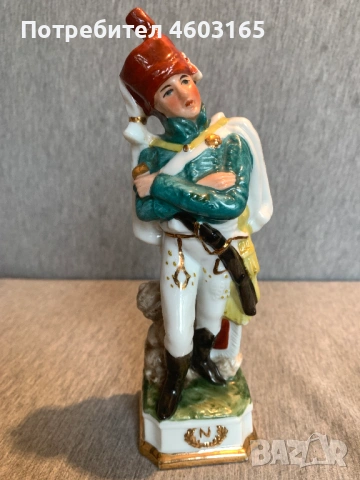 порцеланова  фигурка на войник