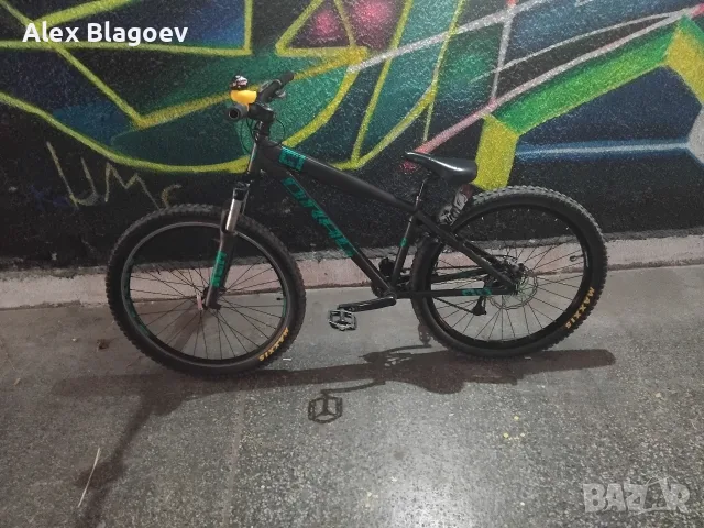 Продавам Drag C1Comp green идва с допълнителна външна гума за нея можете да видите на снимките