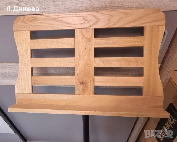 Дървена стойка за ноти