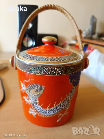 Рядък винтидж японски порцеланов съд Satsuma Dragonware с капак и дръжка