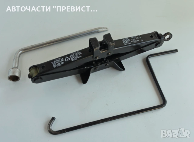 Комплект Крик и Ключ за Гуми Тойота Корола Е12 Toyota Corolla E12 2000-2007г