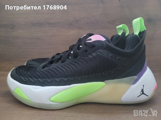 Дамски маратонки Nike Air Jordan-37,5номер, снимка 2 - Маратонки - 54759798