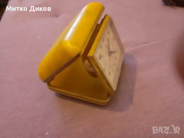 винтидж механичен будилник марка Aradora, произведен в Румъния.Моделът разполага с механизъм с 8 руб, снимка 4 - Други - 55569529