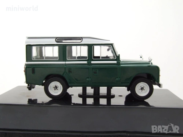Land Rover 109 Series III 1978 - мащаб 1:43 на IXO моделът е нов в PVC дисплей-кейс, снимка 4 - Колекции - 54504163
