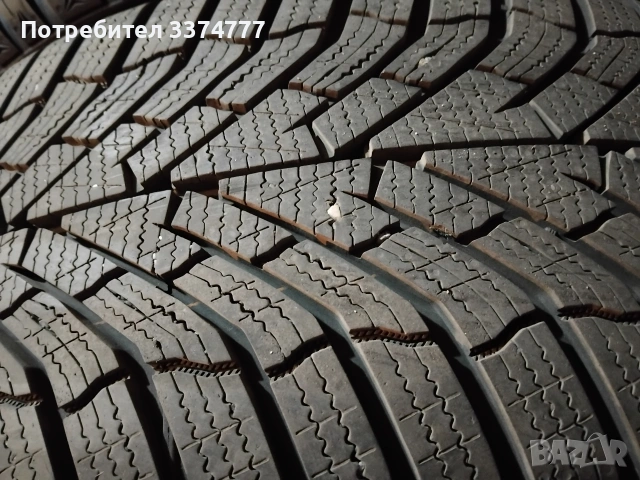 Зимни гуми Kumho 225/45/18, снимка 2 - Гуми и джанти - 54583072