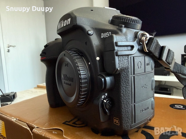 Nikon D850 + Battery Grip, пълен комплект, неразличим от нов, снимка 2 - Фотоапарати - 55275076