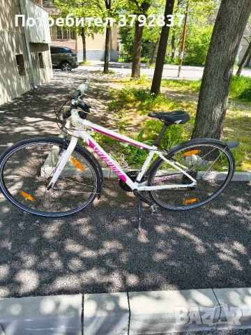 Продавам лек и удобен дамски велосипед Specialized 