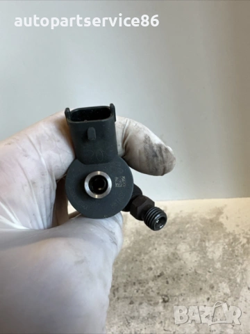 Горивен инжектор за Hyundai Tucson 2.0 CRDi (2009) 33800-27400